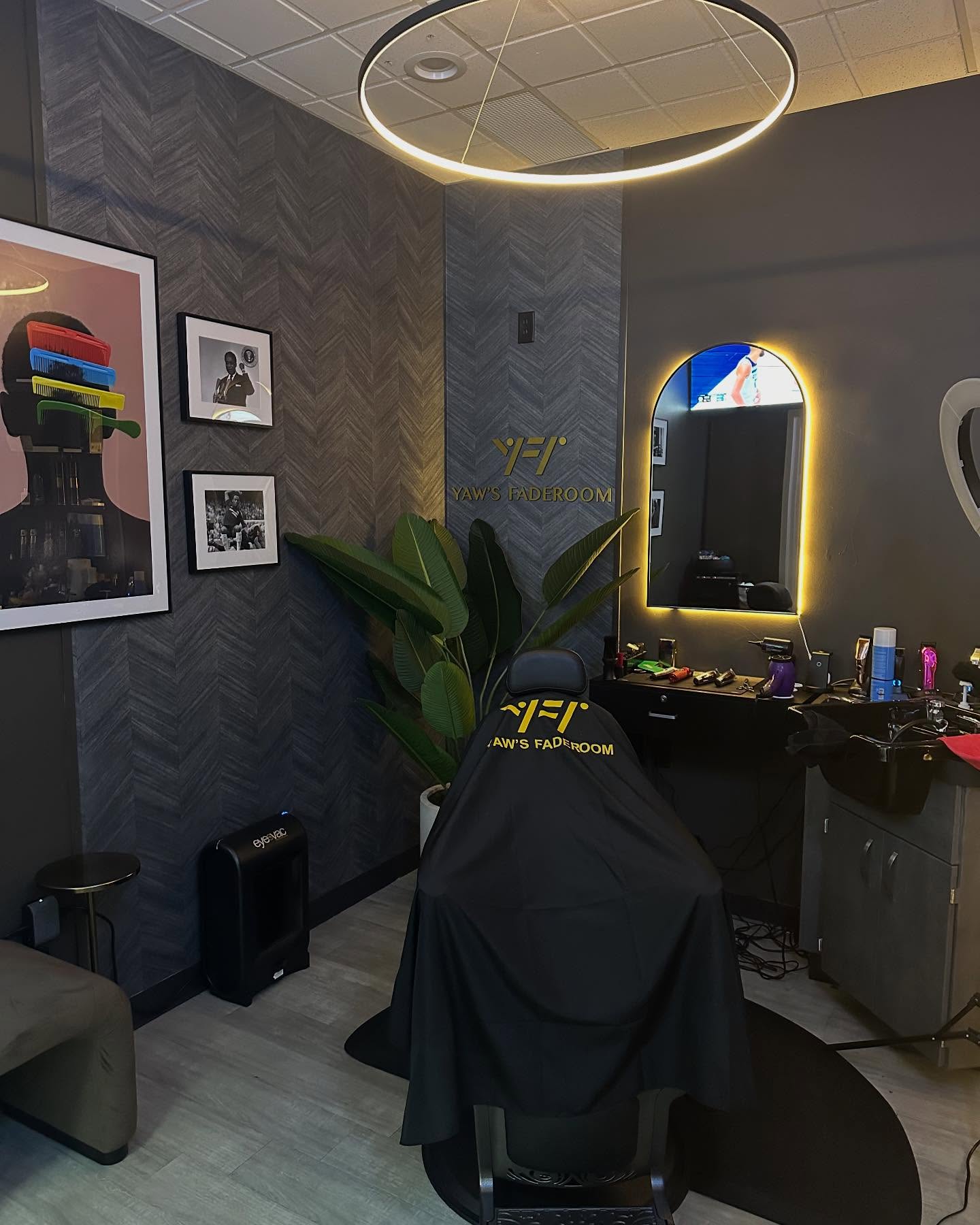 Yaw's Faderoom Signature Barber Chair